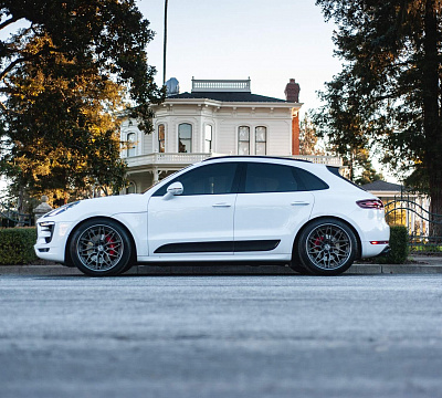 Фото дисков HRE S200 на Porsche Macan I