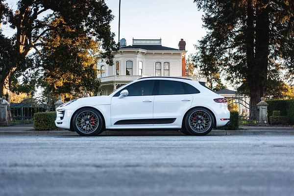 Фото дисков HRE S200 Сатиновый графит на Porsche Macan I