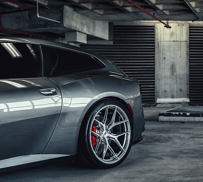 Фото дисков Vossen S21-01 на Ferrari GTC4Lusso