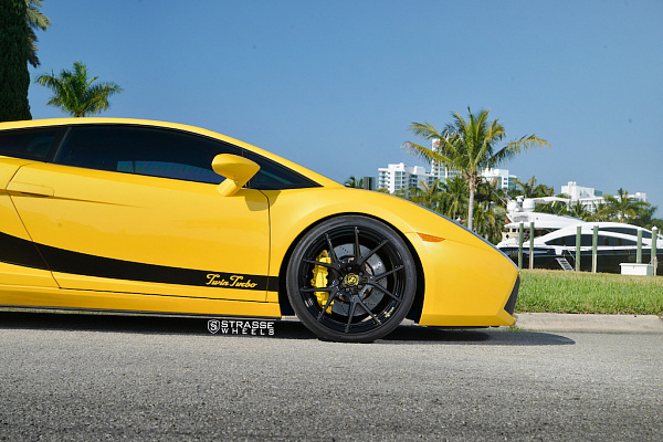 Фото дисков Strasse Wheels SM5R Deep Concave Monoblock Другой цвет на Lamborghini Gallardo