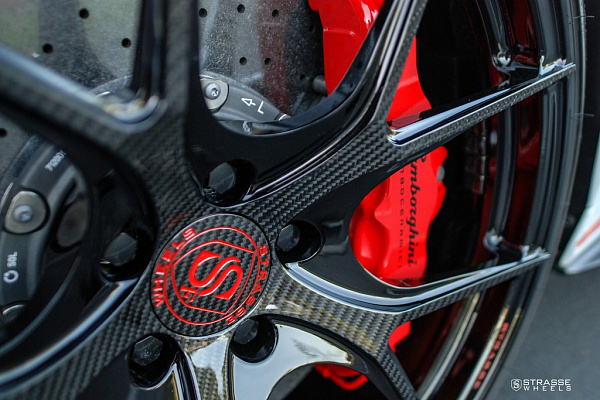 Фото дисков Strasse Wheels SM5R Deep Concave Monoblock Другой цвет на Lamborghini Huracan
