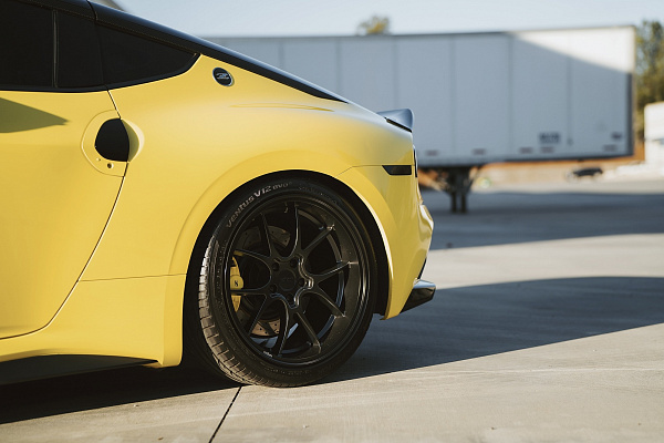 Фото дисков Rotiform LTN-J Черный сатин на Nissan Z