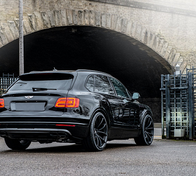 Фото дисков Kahn Type 54 на Bentley Bentayga