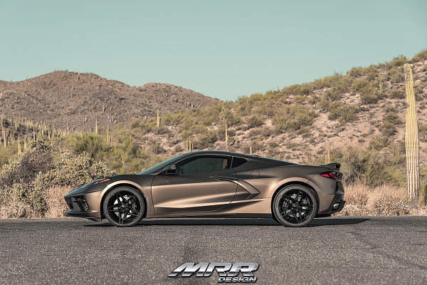 Фото дисков MRR M755 Черный глянец на Chevrolet Corvette C8