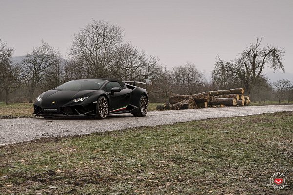 Фото дисков Vossen S17-01 Глянцевое темное золото на Lamborghini Huracan
