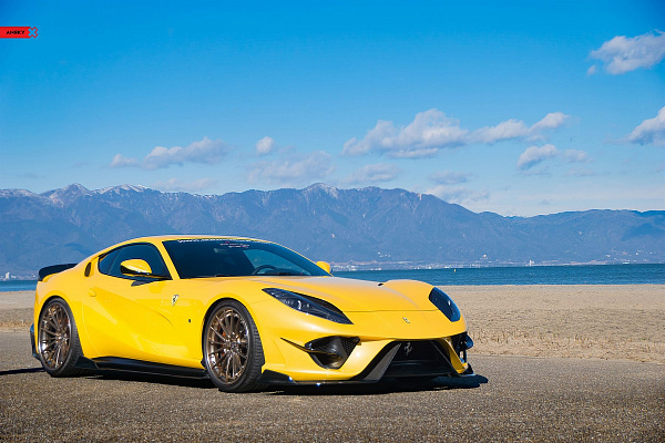 Фото дисков Anrky AN39 Глянцевая шампань на Ferrari 812
