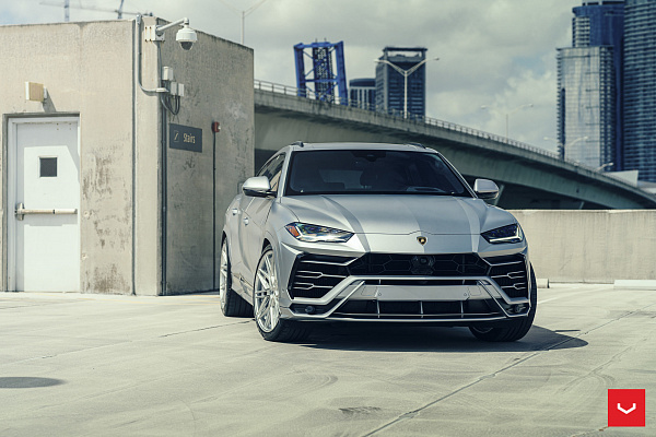 Фото дисков Vossen HF-7 Серебро на Lamborghini Urus