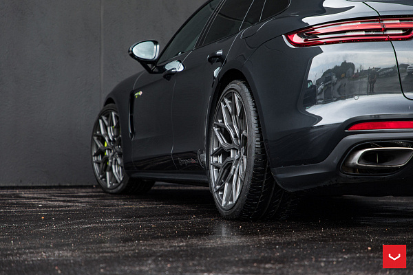 Фото дисков Vossen HF-2 Сатиновый графит на Porsche Panamera II