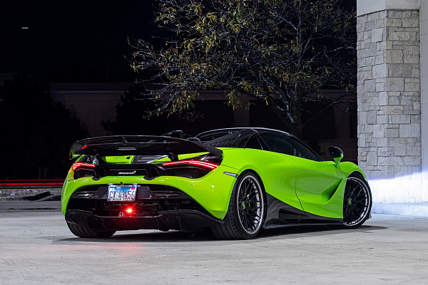 Фото дисков Strasse Wheels SV10M Deep Concave FS Черный глянец на McLaren 720S