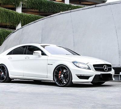 Фото дисков HRE P104 на Mercedes-Benz CLS (C218)