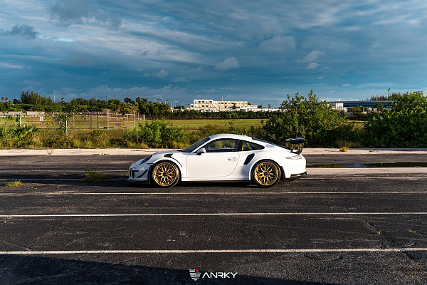 Фото дисков Anrky RS1 Сатиновое золото на Porsche 911 VII