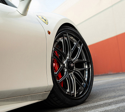 Фото дисков 1886 Wheels XR004 на Ferrari 488