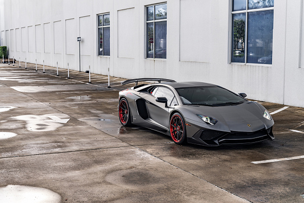 Фото дисков Strasse Wheels SV10-RS Performance Другой цвет на Lamborghini Aventador