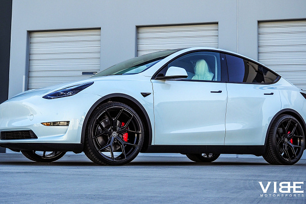 Фото дисков Vossen HF-5 Черный глянец на Tesla Model Y