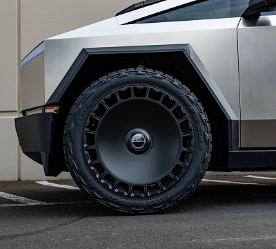 Фото дисков Brixton Forged LX15 на Tesla Cybertruck