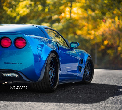 Фото дисков Strasse Wheels SV8 Signature на Chevrolet Corvette C6