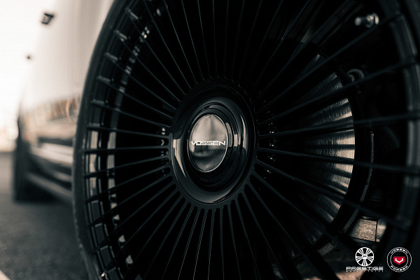 Фото дисков Vossen S17-16 Черный глянец на Land Rover Range Rover V