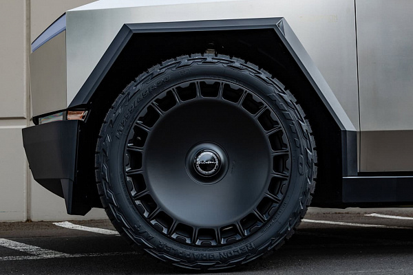 Фото дисков Brixton Forged LX15 Черный сатин на Tesla Cybertruck