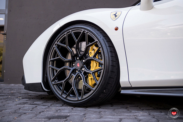 Фото дисков Vossen S17-01 Черный сатин на Ferrari 488