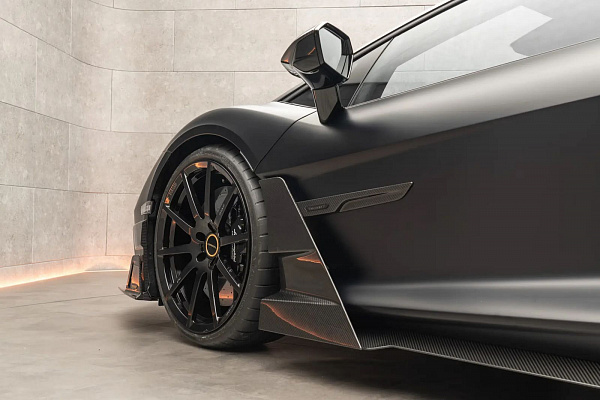 Фото дисков Mansory FV.10 Черный глянец на Lamborghini Revuelto