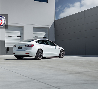 Фото дисков HRE P101SC на Tesla Model 3