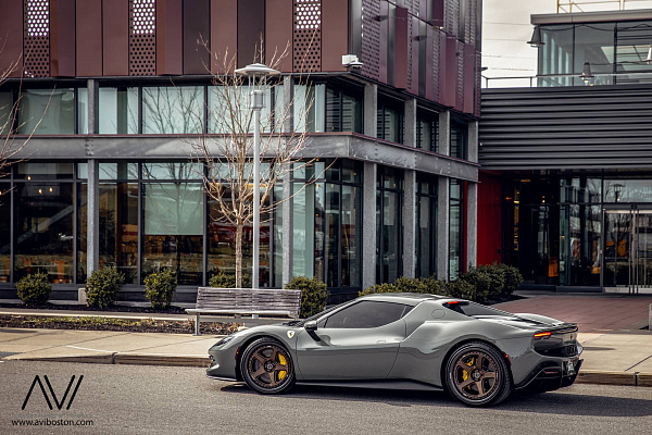 Фото дисков Brixton Forged TR05 Сатиновая бронза на Ferrari 296