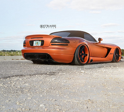 Фото дисков Strasse Wheels S5 Deep Concave на Dodge Viper
