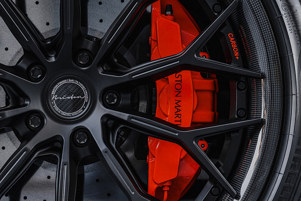 Фото дисков Brixton Forged CM6-R Черный сатин на Aston Martin DBX