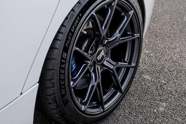 Фото дисков Bola FLY Глянцевый графит на BMW 2/M2 (F22/F87)