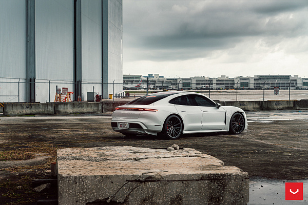 Фото дисков Vossen HF-4T Черный глянец на Porsche Taycan I