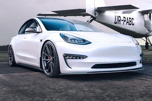 Фото дисков Bola FLC Сатиновый графит на Tesla Model 3