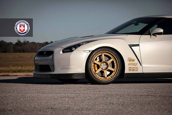 Фото дисков HRE C106 Сатиновое золото на Nissan GT-R