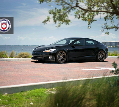 Фото дисков HRE S101 на Tesla Model S