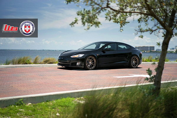 Фото дисков HRE S101 Сатиновая бронза на Tesla Model S