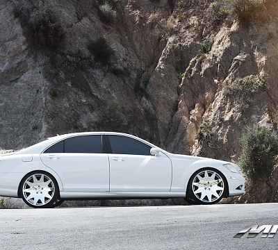 Фото дисков MRR HR3 на Mercedes-Benz S-Class (W221)