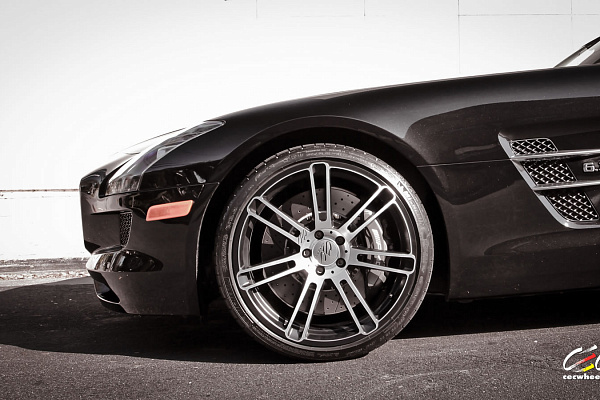 Фото дисков CEC C883 Сатиновый лак на Mercedes-Benz SLS AMG