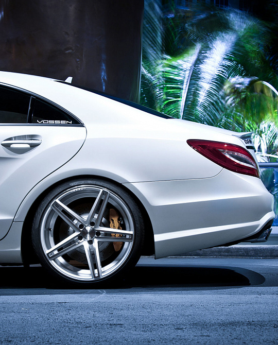 Фото дисков CV5 Серебро на Mercedes-Benz CLS (C218)