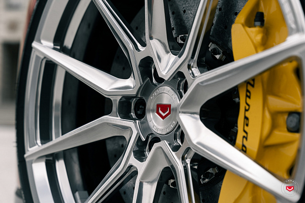 Фото дисков Vossen EVO-2 Полированный лак на Maserati MC20