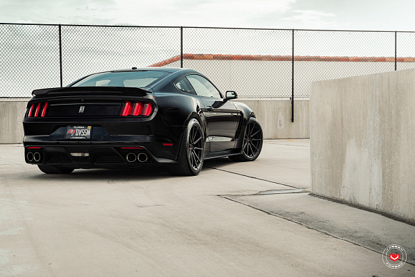 Фото дисков Vossen M-X2 Черный сатин на Ford Mustang VI