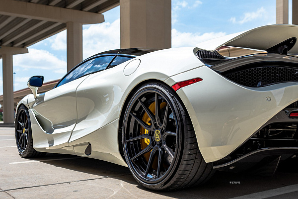 Фото дисков Strasse Wheels SV5 Deep Concave FS Черный сатин на McLaren 720S