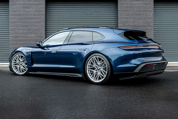 Фото дисков Bola FLZ Сатиновый лак на Porsche Taycan I