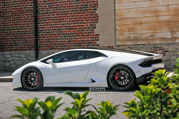 Фото дисков Strasse Wheels SV1 Deep Concave Monoblock Черный глянец на Lamborghini Huracan