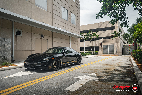 Фото дисков Vossen RS92 Черный глянец на Porsche Taycan I