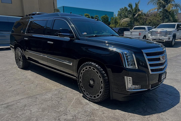 Фото дисков Giovanna Dicotto Черный глянец на Cadillac Escalade IV