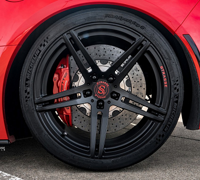 Фото дисков Strasse Wheels SP5R Deep Concave Monoblock на Chevrolet Corvette C7