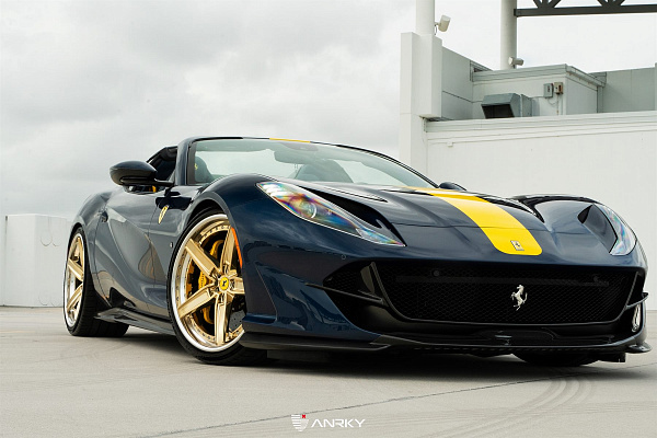 Фото дисков Anrky AN35 Глянцевое золото на Ferrari 812