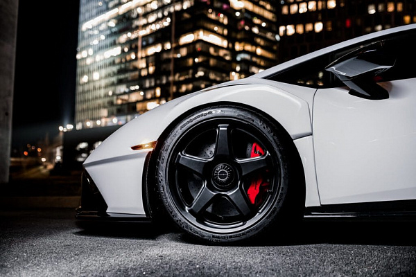 Фото дисков Brixton Forged TR05 Черный сатин на Lamborghini Huracan