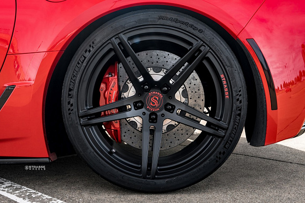 Фото дисков Strasse Wheels SP5R Deep Concave Monoblock Черный сатин на Chevrolet Corvette C7