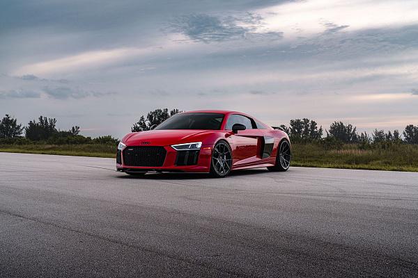 Фото дисков Strasse Wheels SM5R Deep Concave Duoblock Черный глянец на Audi R8 (4S)