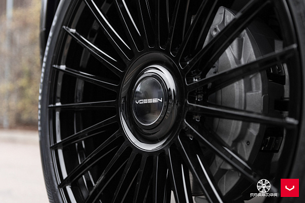 Фото дисков Vossen HF-8 Черный глянец на Land Rover Defender II
